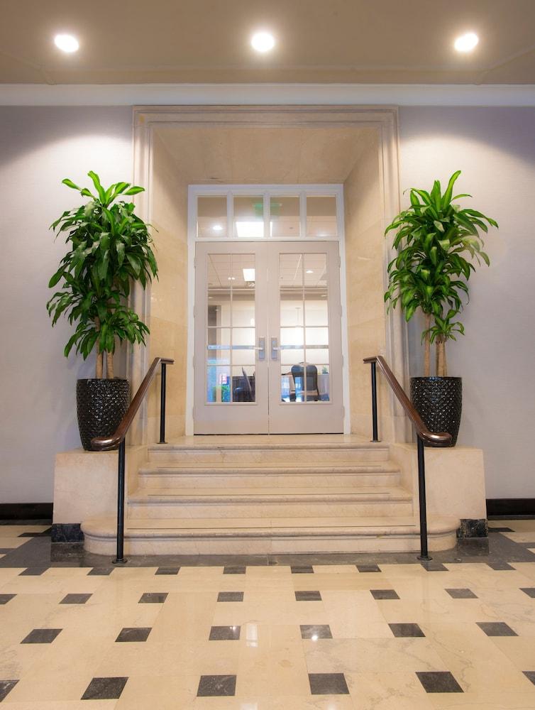 Doubletree By Hilton Downtown - Shelby