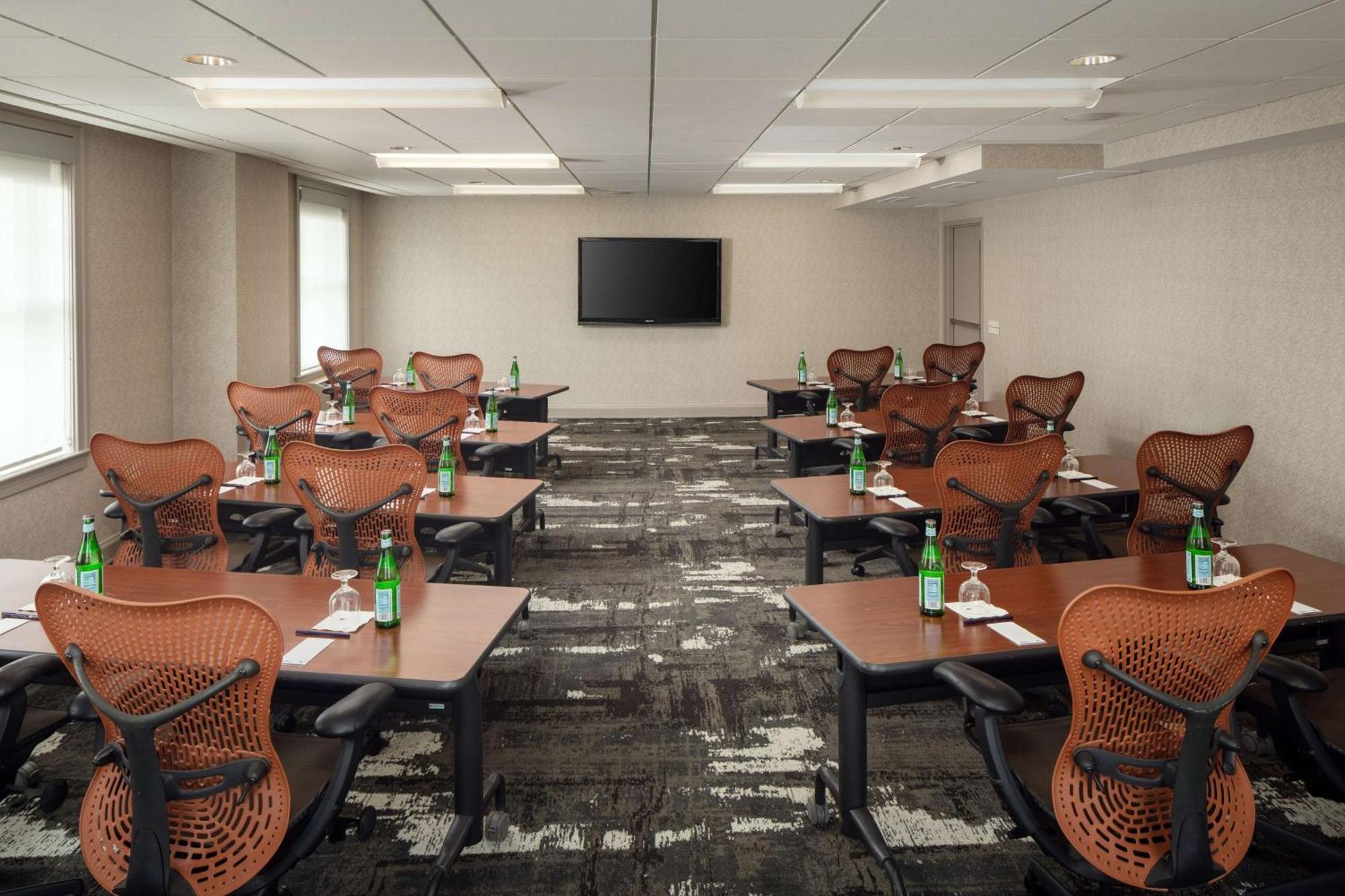 Hotel Doubletree By Hilton Downtown - Shelby