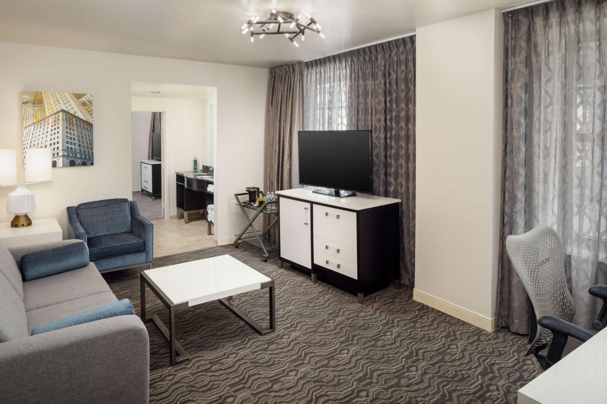 Hotel Doubletree By Hilton Downtown - Shelby