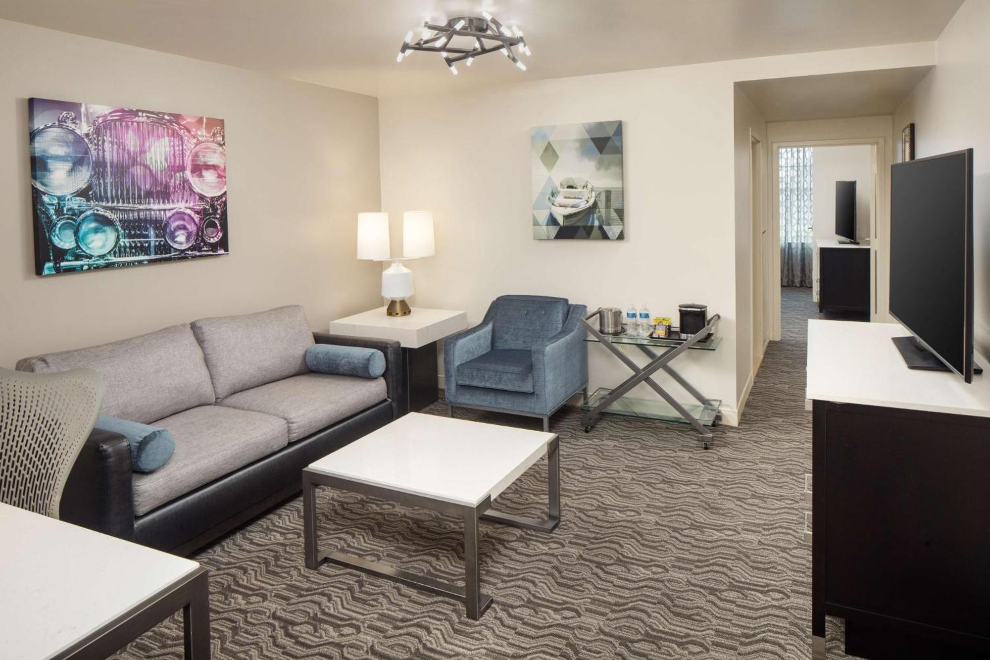 Doubletree By Hilton Downtown - Shelby Hotel
