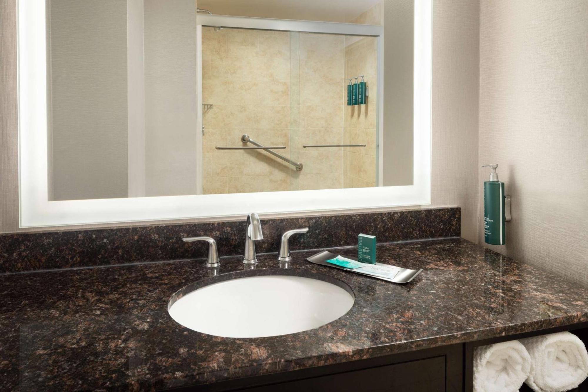 Doubletree By Hilton Downtown - Shelby 4*