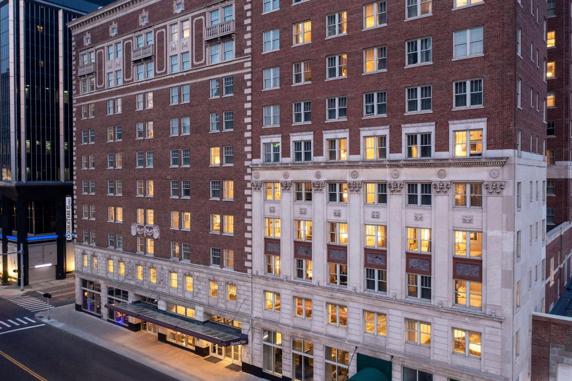 Hotel Doubletree By Hilton Downtown - Shelby