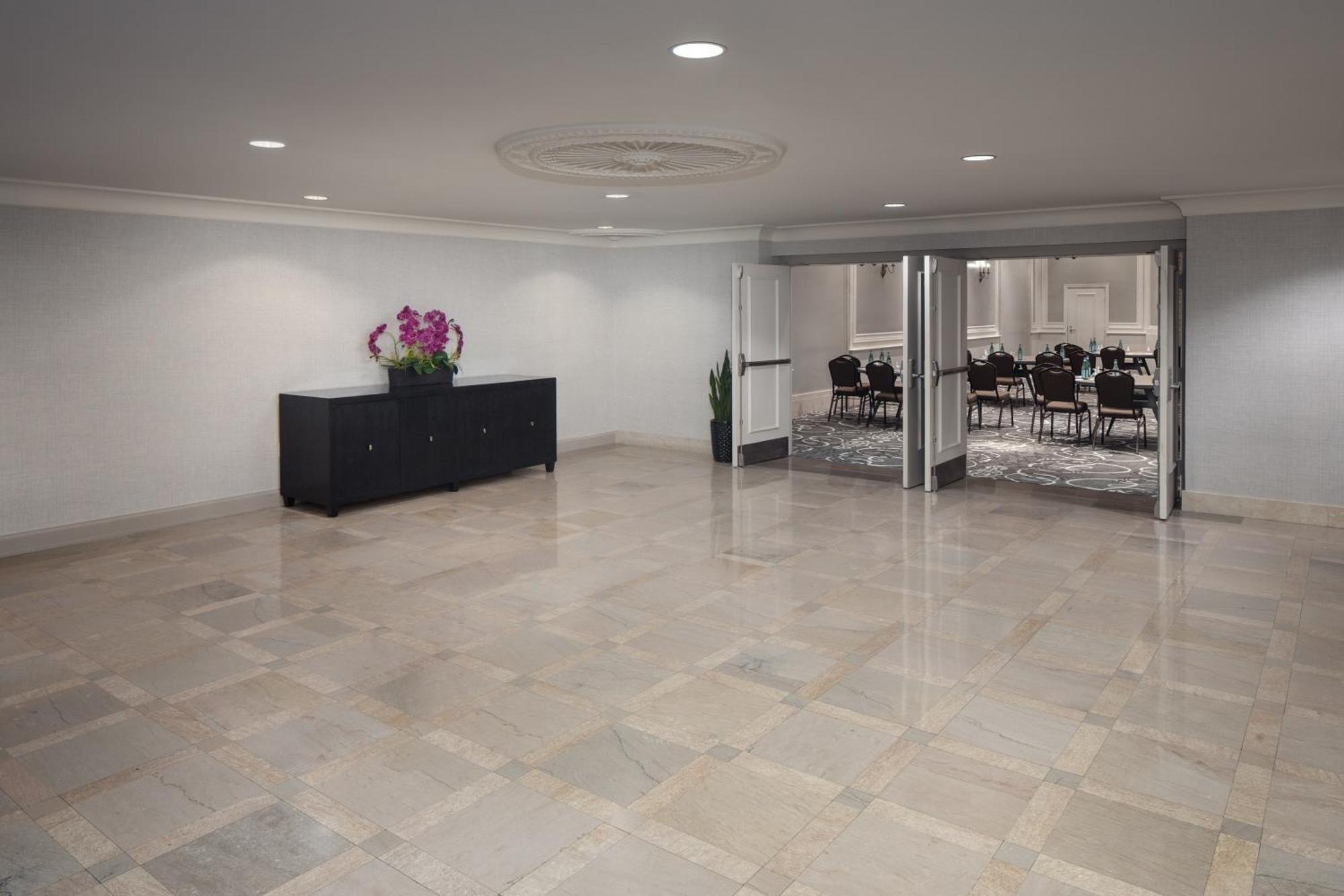 Hotel Doubletree By Hilton Downtown - Shelby Detroit